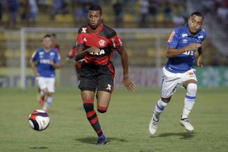 Flamengo e Cruzeiro se enfrentaram em Osasco (Foto:Daniel Vorley/AGIF)