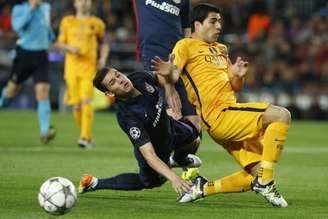 Lucas Hernández (à esquerda) pode se complicar no Atlético(Foto: Pau Barrena / AFP)