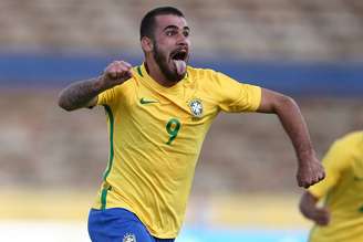 Felipe Vizeu comemora o gol que deu a vitória ao Brasil sobre a Venezuela
