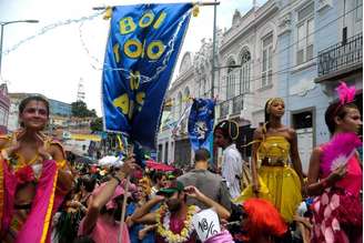 O otimismo do comércio decorre da procura em lojas especializadas de foliões dos blocos de rua 