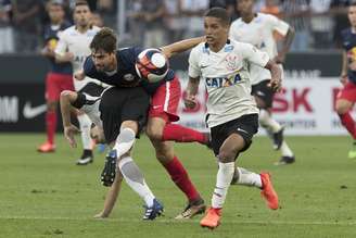 Pedrinho em lance de ataque do Corinthians na partida contra o Red Bull, pelo Campeonato Paulista