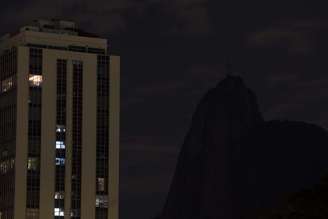 A iluminação do Cristo Redentor, no Rio de Janeiro, foi desligada durante a Hora do Planeta