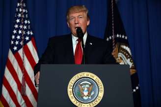 Donald Trump, presidente dos Estados Unidos, afirmou que ordenou o ataque em resposta ao uso de armas químicas na Síria