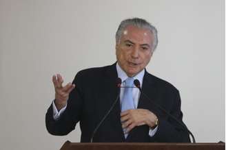 O presidente Michel Temer diz no vídeo do Youtube que a reforma não vai tirar direitos e que é importante para o crescimento econômico do país