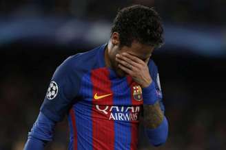 Neymar chora após queda para a Juventus (Foto: Pau Barrena / AFP)