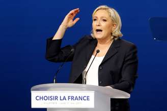 Marine Le Pen durante discurso em sua campanha pelo segundo turno das eleições francesas