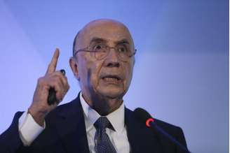 Meirelles disse que, pela primeira vez em três anos, o desemprego parou de subir em abril   