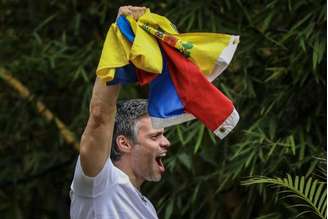 Agitando uma bandeira da Venezuela, López disse que não vai desistir da sua luta
