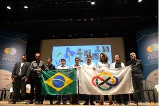 Foto da quipe brasileira que disputou a Olimpíada Internacional de Matemática 