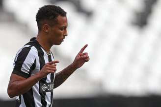 Lucas Campos estreou pelos profissionais do Botafogo no último final de semana (Foto: Vítor Silva/SSPress/Botafogo)