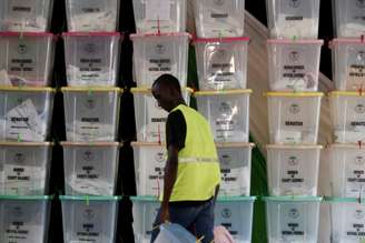 Urnas em centro de contagem de votos em Mombasa, no Quênia
09/08/2017 REUTERS/Siegfried Modola