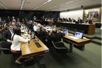 Comissão Especial da Reforma Política reunida para votação do relatório parcial do relator, deputado Vicente Cândido 