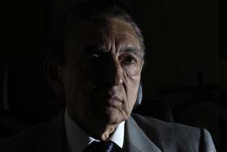 Senador Edison Lobão (PMDB-MA), durante entrevista com a Reuters, em Brasília 15/01/2013 REUTERS/Ueslei Marcelino 