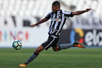 Matheus Fernandes, aos 19 anos, é o jogador mais jovem do elenco alvinegro (Foto: Vitor Silva/SSPress/Botafogo)