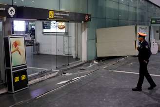 Entrada do aeroporto Benito Juarez, em Cidade do México, depois do terremoto de ontem