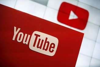 Logo do YouTube durante lançamento de novos serviços da marca em Los Angeles, Estados Unidos
21/10/2015 REUTERS/Lucy Nicholson