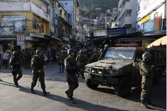 Rio de Janeiro - As Forças Armadas fizeram a segurança na Rocinha desde o último dia 17 e começaram hoje a deixar o local 