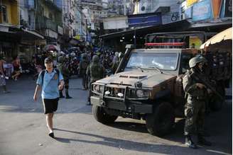 As tropas estavam na Rocinha desde o último dia 17 em função de um conflito entre traficantes rivais pelo controle de pontos de venda de drogas na região, colocando em risco a vida dos moradores