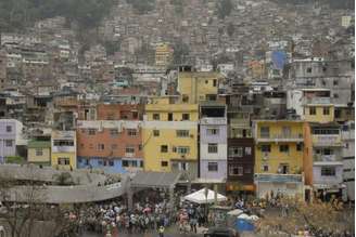 Em um sábado de tempo chuvoso no Rio, a comunidade da Rocinha, na zona sul da cidade, vive um clima de aparente calma