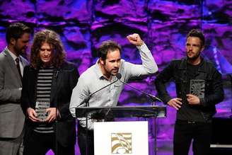 Membros da banda de rock The Killers recebem prêmio em evento em Hollywood, Estados Unidos 21/04/2010  REUTERS/David McNew 
