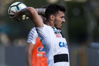 Zeca está no profissional do Santos desde 2014 (Foto: Ivan Storti / Santos FC)