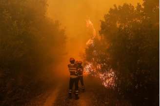 Incêndios em Portugal deixam rastro de mortes e geram onda de solidariedade