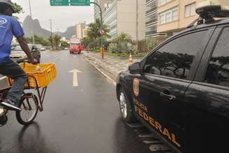 Polícia Federal realiza buscas em Ipanema, no Rio de Janeiro (RJ), durante a operação que é mais uma fase da Operação Lava Jato no Rio, batizada como C'est fini.