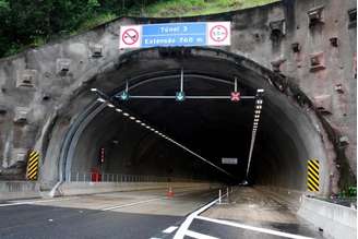 Túnel na rodovia Régis Bittencourt