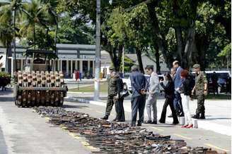 Rio de Janeiro - O Exército Brasileiro e o Conselho Nacional de Justiça (CNJ) realizam a destruição do total de armas apreendidas pelo Poder Judiciário e pelas polícias Civil e Militar do Rio