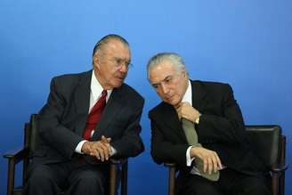 Presidente Michel Temer conversa com ex-presidente José Sarney durante cerimônia no Palácio do Planalto, Brasília
24/05/2016 REUTERS/Adriano Machado