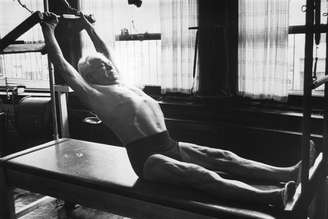 Pilates manteve seu corpo atlético durante toda a vida, inclusive pouco tempo antes de morrer, em 1967, com 83 anos