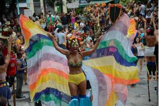 Blocos carnavalescos tocam na abertura do carnaval não oficial no centro do Rio de Janeiro