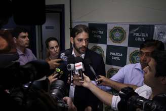 O delegado Gabriel Ferrando concede coletiva sobre o motorista que atropelou 17 pessoas em Copacabana, na 12ª DP, no Rio de Janeiro (RJ), na manhã desta sexta-feira (19).