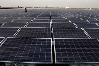 Paineis solares em fábrica de energia solar em Huainan, China
11/12/2017 REUTERS/Stringer