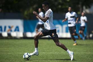 Caju pode ganhar chance como titular na vaga de Romário (Foto: Ivan Storti / Santos FC)