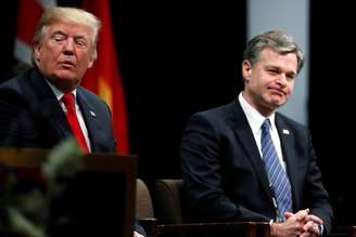Trump participa de cerimônia com diretor do FBI Christopher Wray 
 15/12/2017     REUTERS/Jonathan Ernst
