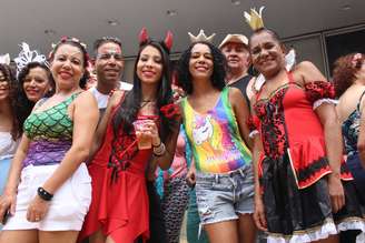 Foliões durante desfile do Bloco Acadêmicos do Baixa Augusta na Rua Consolação em São Paulo (SP), neste domingo.