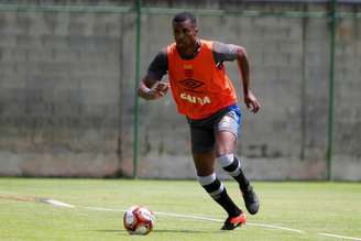 Erazo admite que Zé Ricardo está focado na partida contra a Portuguesa-RJ (Foto: Paulo Fernandes/Vasco.com.br)