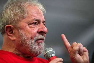 Lula depõe à PF sobre mesada da Odebrecht para seu irmão