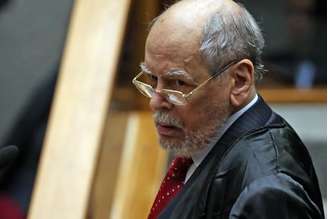 O  advogado  Sepúlveda  Pertence,  que  defende  o ex-presidente Lula 