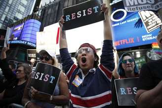 Protesto contra veto a transgêneros nas Forças Armadas dos EUA, em julho de 2017