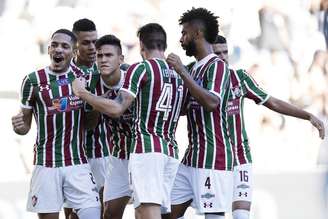 Jogadores do Fluminense comemoram o gol marcado por Pedro, que abriu o placar no clássico contra o Botafogo.