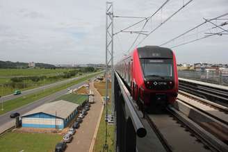 Trem durante início de operação da Linha 13 Jade da CPTM que liga a cidade de São Paulo ao Aeroporto Internacional de Guarulhos