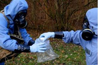 Especialistas da Opaq recolheram amostras ambientais e das três vítimas do ataque químico no Reino Unido