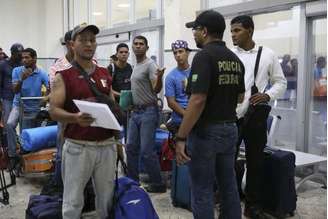 Refugiados venezuelanos se preparam para deixar Boa Vista com destino a São Paulo 