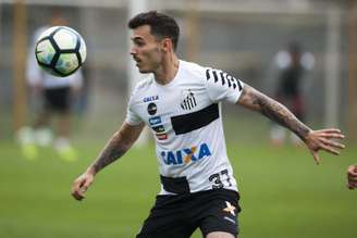 Zeca não atua desde outubro e pode ser envolvido em troca com o Inter, de Porto Alegre (Foto: Ivan Storti/Santos)
