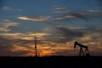 Sonda de petróleo em campo perto de Sweetwater, no Texas
04/06/2015
REUTERS/Cooper Neill 