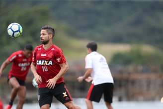 Diego foi baixa no Rubro-Negro contra Ponte Preta (duas vezes) e Internacional (Foto: Gilvan de Souza/Flamengo)