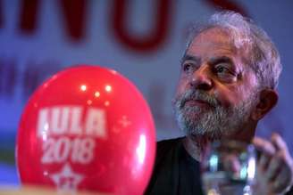 Em artigo ao Le Monde, Lula confirma sua candidatura