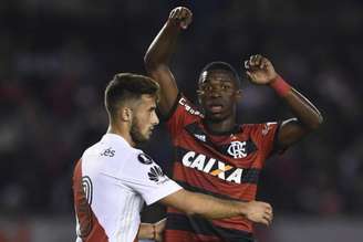 Vinícius Júnior foi um dos destaques do Flamengo na partida contra o River Plate (AFP)